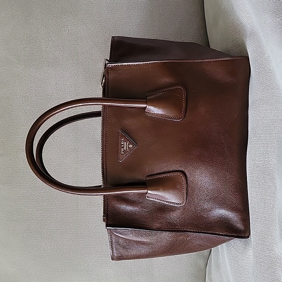 Authentic Prada Twin Pocket Tote Hand & Crossbody Bag - Picture 3 of 15